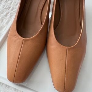 LOQ Frida Miel leather pumps